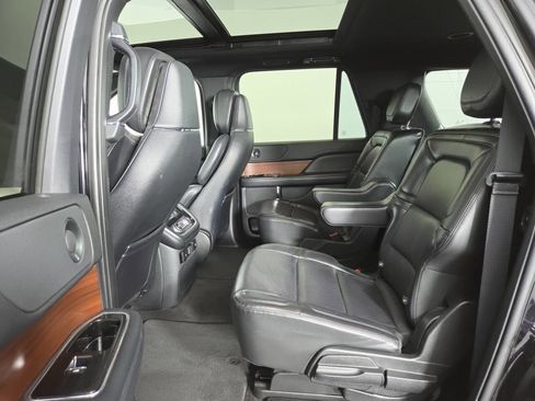 Used 2021 Lincoln Navigator L Reserve AWD/4WD image 18