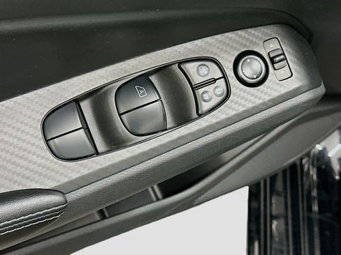 Used 2025 Nissan Altima 2.5 SV FWD image 15