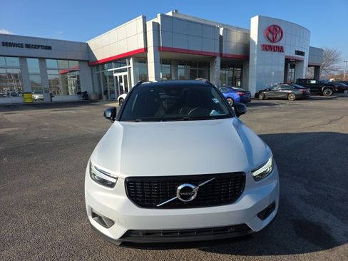 Used 2022 Volvo XC40 T5 R-Design w/ Protection Package Premier image 3