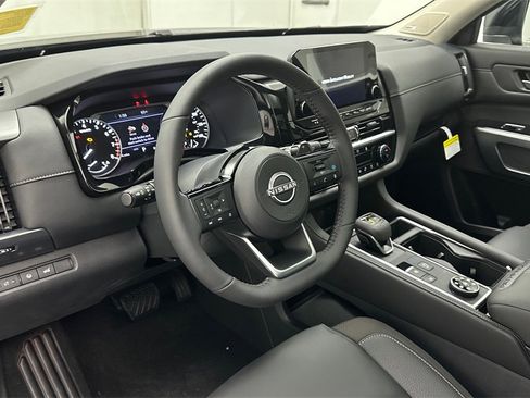 New 2025 Nissan Pathfinder SL w/ SL Premium Package image 23