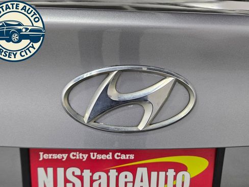 Used 2017 Hyundai Elantra Limited w/ Limited Ultimate Package 05 FWD image 34