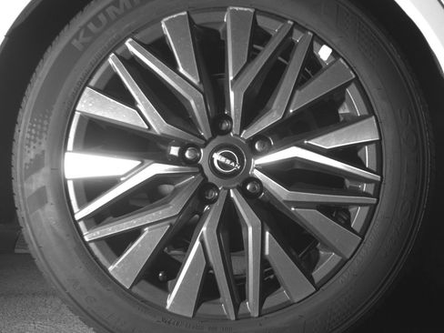 Used 2025 Nissan Altima 2.5 SV FWD image 15