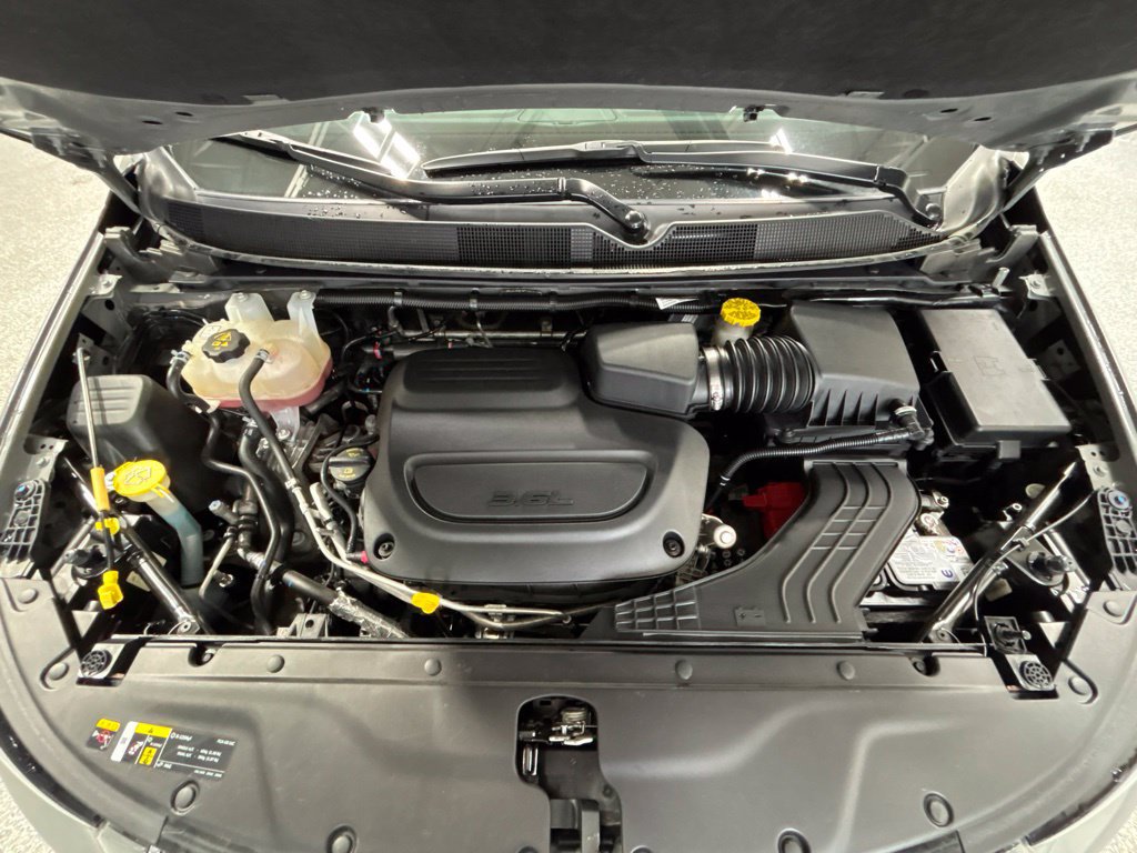 Used 2025 Chrysler Pacifica Select FWD image 62