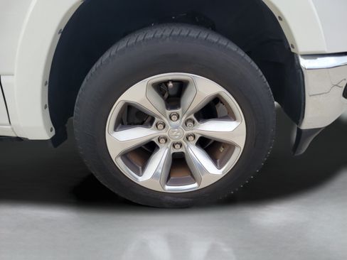 Certified 2019 RAM 1500 Limited RWD image 28