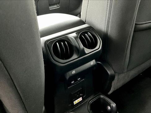 Used 2022 Jeep Wrangler Unlimited Sahara image 11