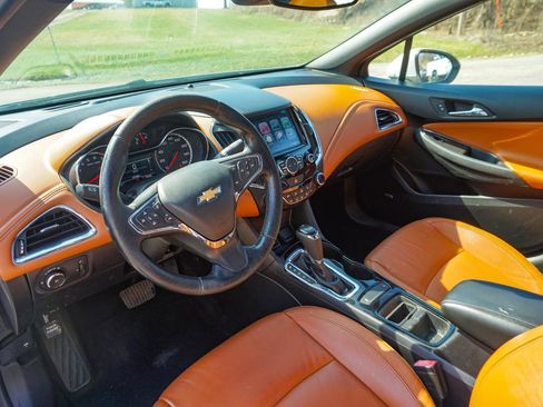 Used 2017 Chevrolet Cruze Premier FWD image 14
