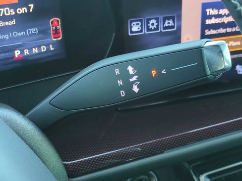 Used 2024 Chevrolet Traverse Z71 image 16