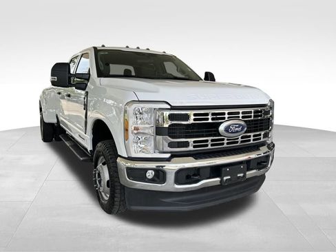 Used 2025 Ford F350 XLT w/ FX4 Off-Road Package AWD/4WD image 2