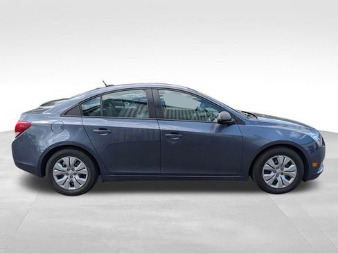 Used 2013 Chevrolet Cruze LS FWD image 8