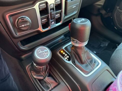 Used 2025 Jeep Wrangler Sport S image 16