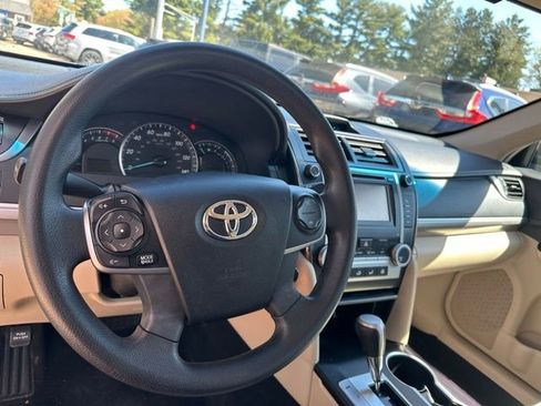 Used 2013 Toyota Camry LE FWD image 14