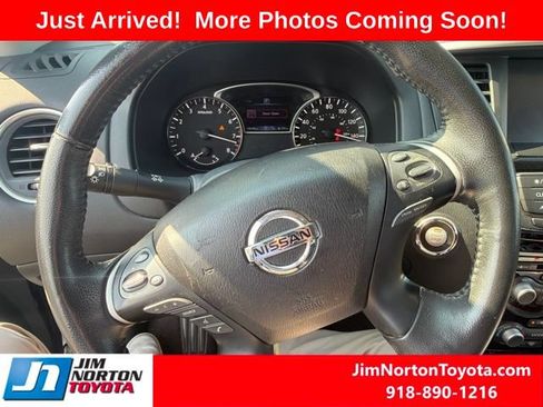 Used 2020 Nissan Pathfinder SV FWD image 11