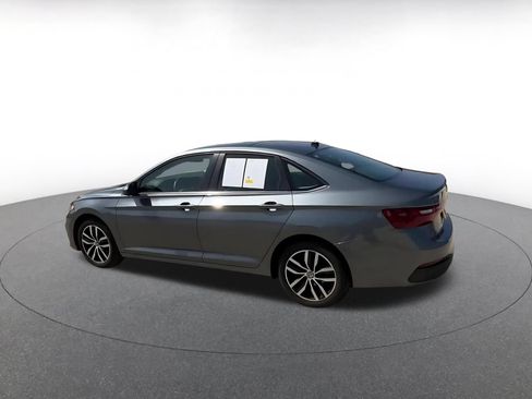 Used 2025 Volkswagen Jetta SE FWD image 10