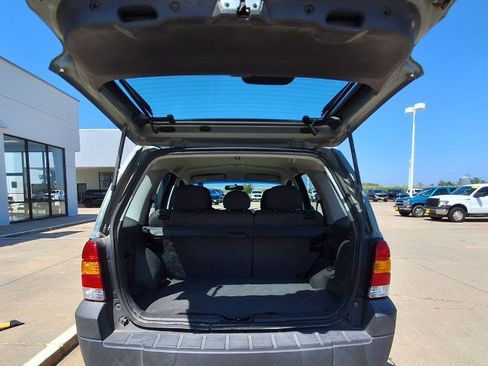 Used 2005 Ford Escape XLS image 18