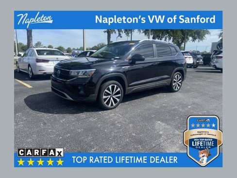 Used 2023 Volkswagen Taos SE FWD image 1