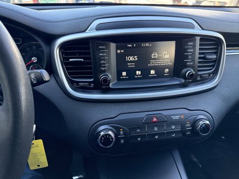 Used 2020 Kia Sorento AWD V6 image 25