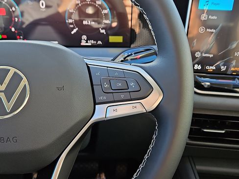 New 2026 Volkswagen Tiguan SE image 18