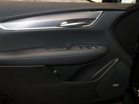 New 2025 Cadillac XT5 Luxury image 9