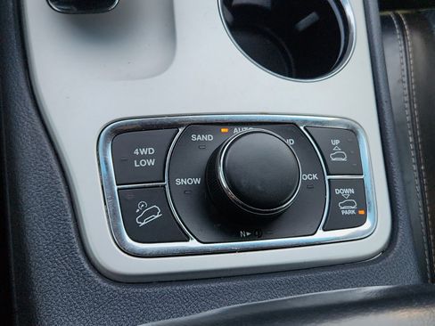 Used 2015 Jeep Grand Cherokee Overland image 14