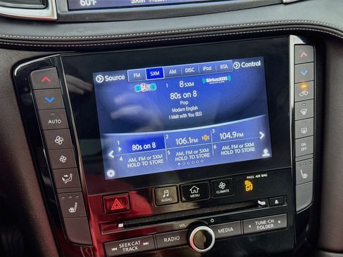 Used 2019 INFINITI QX50 Luxe w/ Navigation Package AWD/4WD image 18