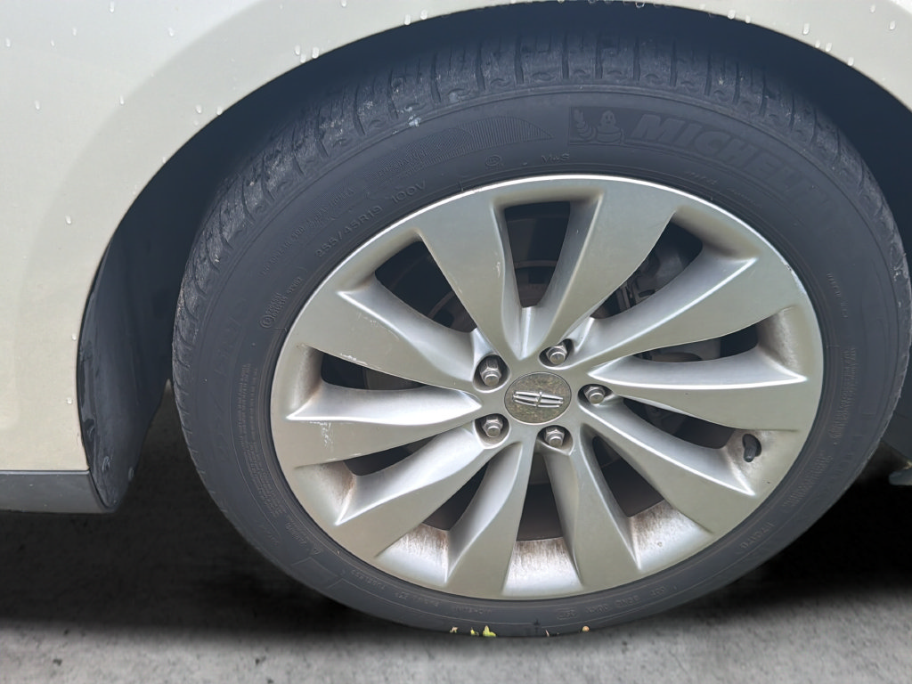Used 2014 Lincoln MKS w/ Equipment Group 101A FWD image 28