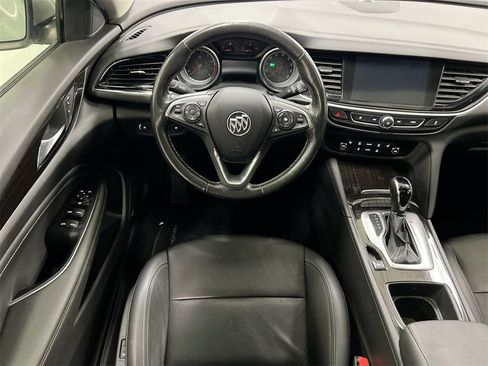Used 2018 Buick Regal Essence w/ Driver Confidence Package #1 image 20