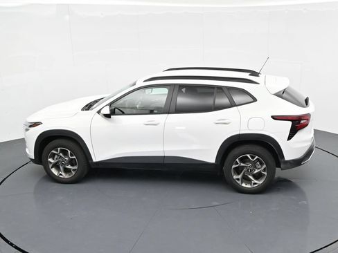 Used 2025 Chevrolet Trax LT FWD image 20