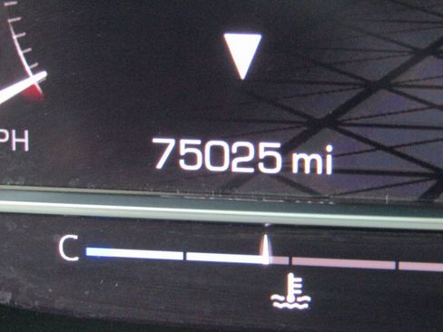 Used 2023 GMC Yukon XL Denali image 32