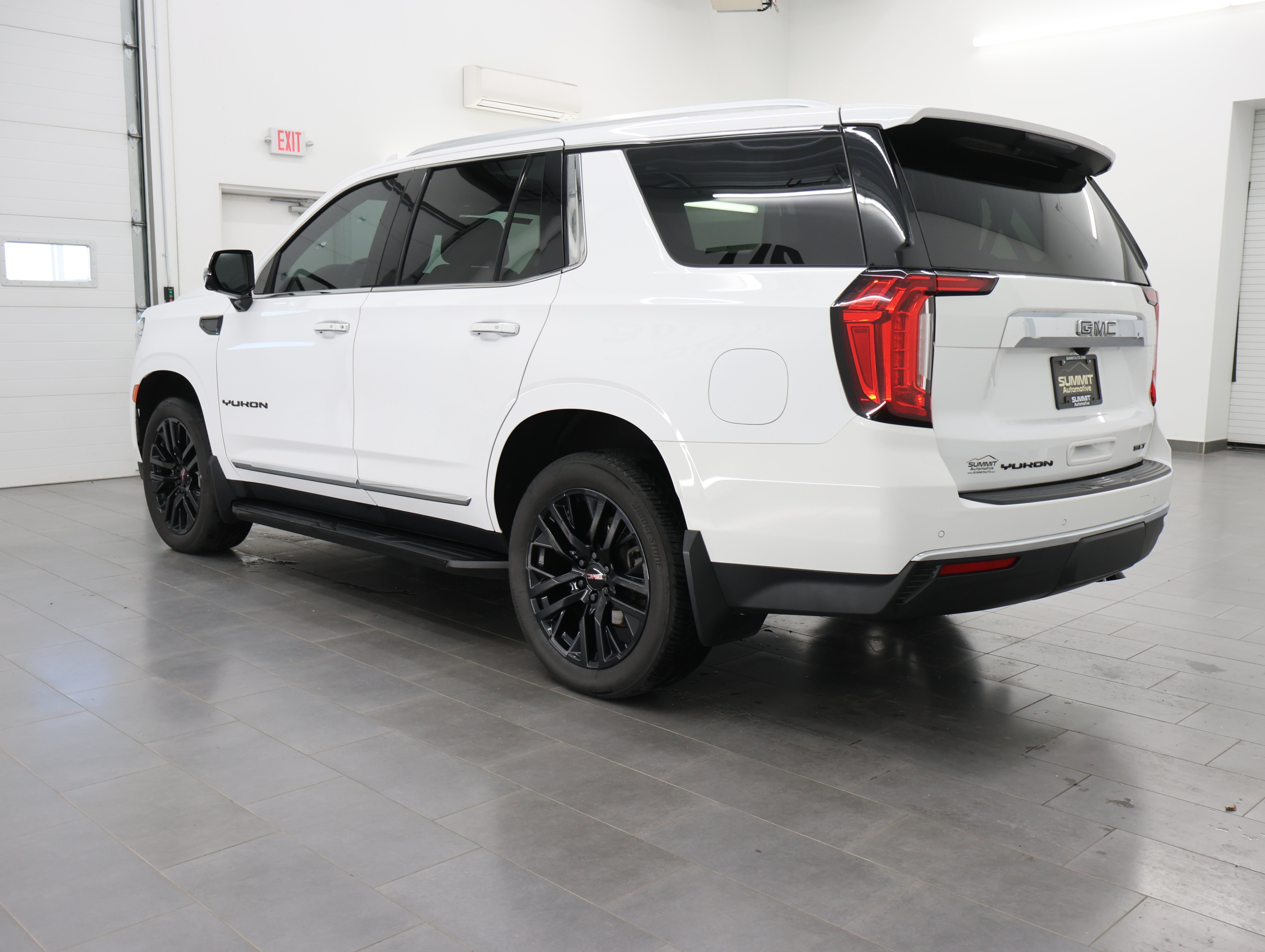 Used 2023 GMC Yukon SLT AWD/4WD image 6
