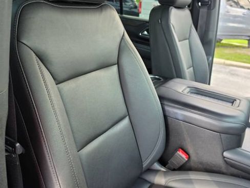 Used 2022 Chevrolet Tahoe Z71 w/ Luxury Package AWD/4WD image 24
