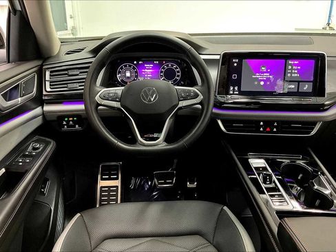 Used 2025 Volkswagen Atlas Peak Edition SE image 8