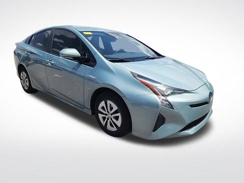 Used 2017 Toyota Prius Four FWD image 3