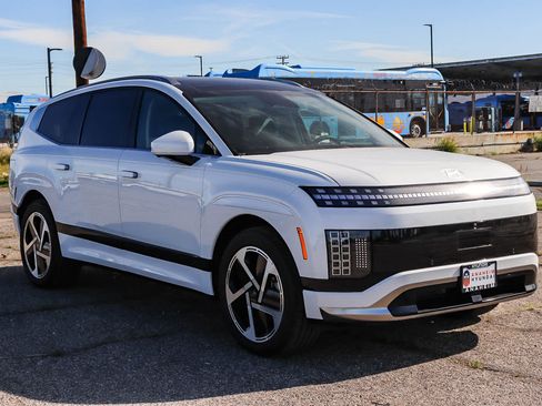 New 2026 Hyundai Ioniq 9 Calligraphy w/ Tow & Go Package image 3