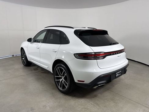 Certified 2025 Porsche Macan AWD/4WD image 3