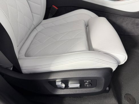 Certified 2025 BMW X5 sDrive40i w/ M Sport Package image 33