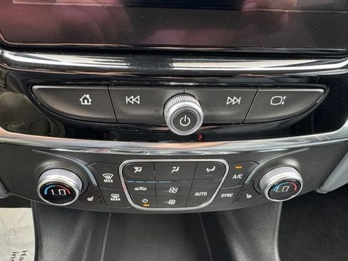 Used 2021 Chevrolet Traverse LT AWD/4WD image 19
