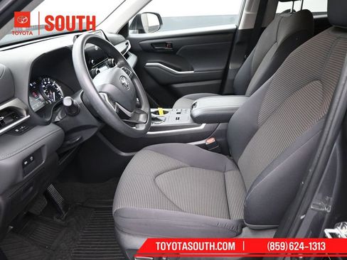 Used 2023 Toyota Highlander L image 9