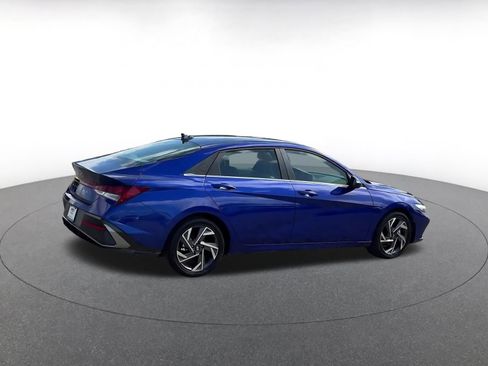 Used 2025 Hyundai Elantra SEL FWD image 12