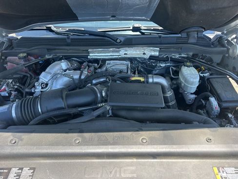 Used 2017 GMC Sierra 2500 SLT w/ Duramax Plus Package AWD/4WD image 7