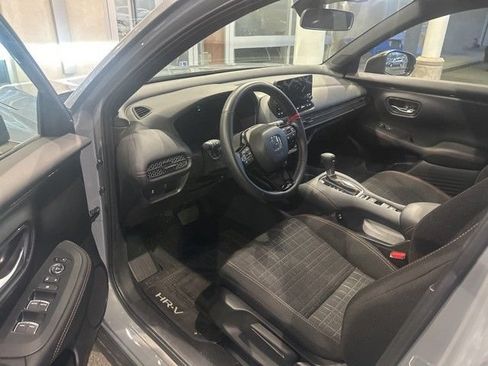 Used 2025 Honda HR-V Sport image 8
