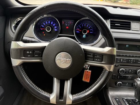 Used 2014 Ford Mustang Convertible image 22