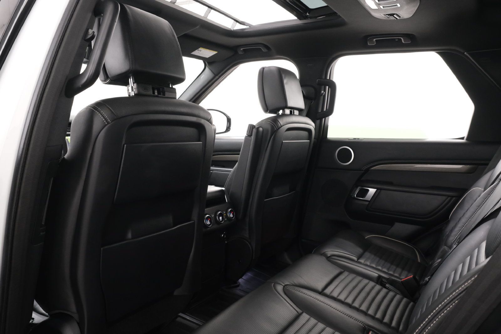 Used 2019 Land Rover Discovery HSE Luxury AWD/4WD image 35