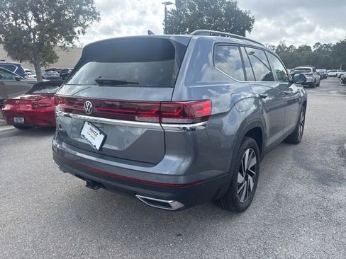 Used 2025 Volkswagen Atlas SE image 2