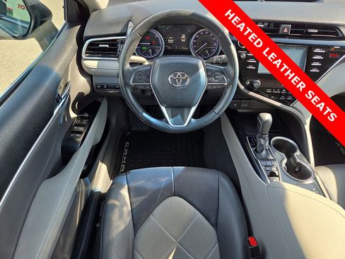 Used 2018 Toyota Camry XLE image 11