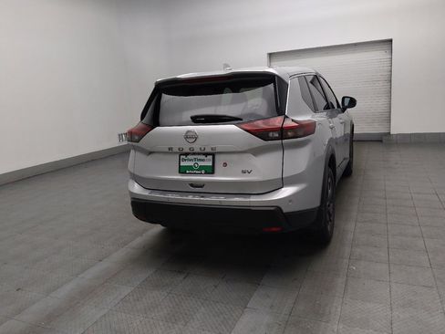 Used 2024 Nissan Rogue SV image 9