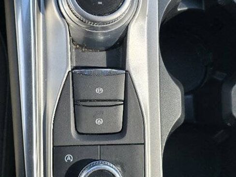 Used 2020 Ford Explorer XLT w/ Equipment Group 202A AWD/4WD image 23