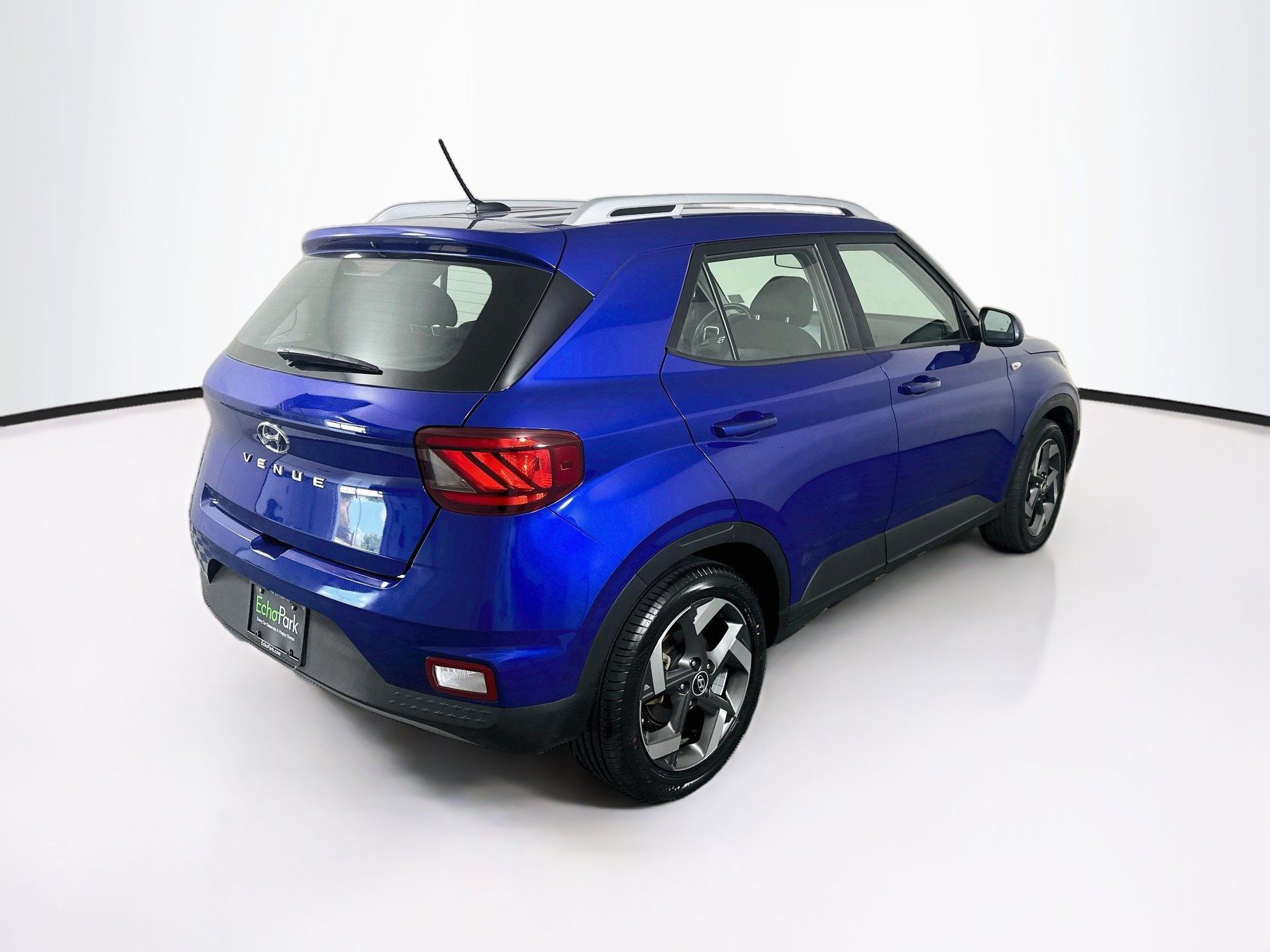 Used 2025 Hyundai Venue SEL FWD image 9