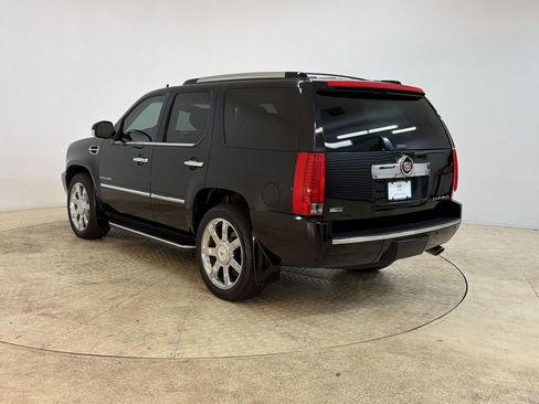 Used 2011 Cadillac Escalade Luxury AWD/4WD image 3