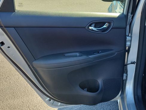 Used 2016 Nissan Sentra S image 10