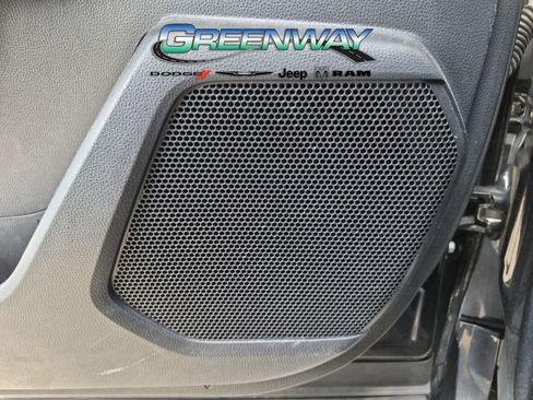 Used 2020 Toyota Highlander XLE FWD image 14